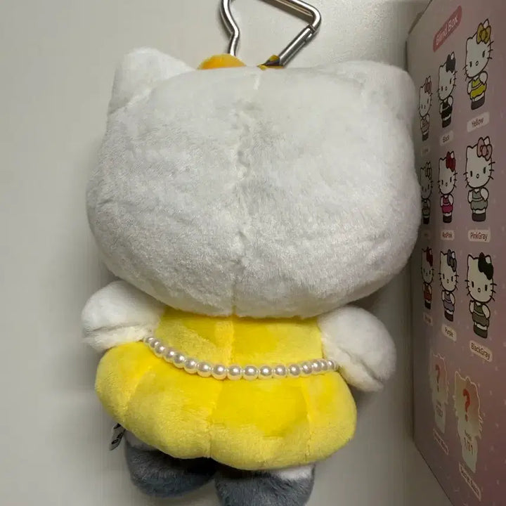 [BUNJANG] Hello Kitty Jisoo Plush Keyring Yellow / 헬로키티 x 지수 플러시 키링 옐로우 (개봉 박스)