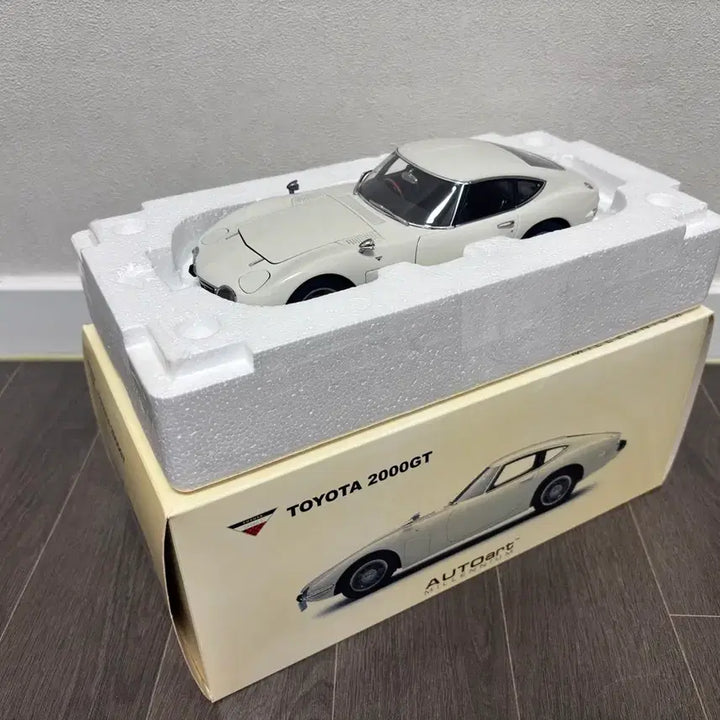 [SOLD OUT] 1:18 오토아트 토요타 2000GT 다이캐스트