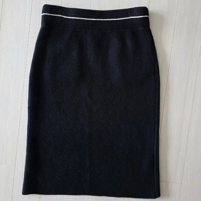 [BUNJANG] Black Knit Skirt with Pocket Detail / 블랙 니트 스커트 포켓 장식