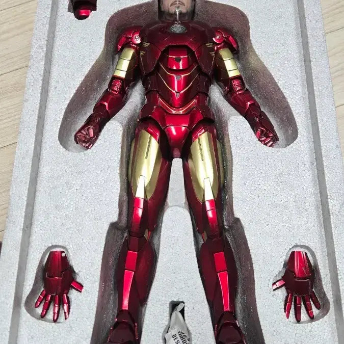 [BUNJANG] Hot Toys Iron Man MK4 Diecast &amp; Suit Up Gantry Set / [핫토이/MMS462D22] 아이언맨 MK4 다이캐스트 &amp; 수트업 갠트리