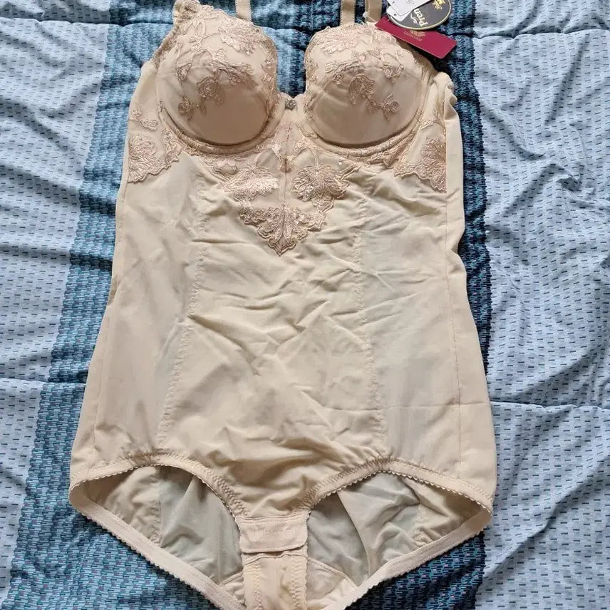 [BUNJANG] Wacoal Salute Body Shaper 85A / 와코루 프리미엄 살루트 바디슈트 올인원 85A