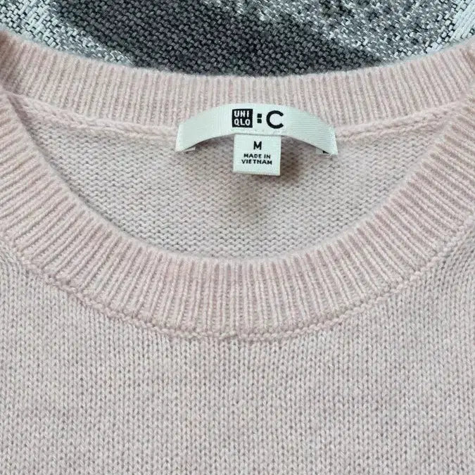 [BUNJANG] Uniqlo C Cashmere 100% Knit Vest / [새제품] 유니클로C 캐시미어100 딸기 우유 니트 베스트
