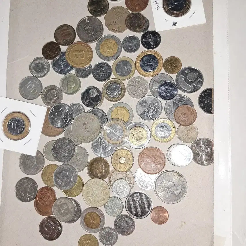 [BUNJANG] Assorted Foreign Coins Collection with Album / 외국 동전 모음 + 앨범 팝니다