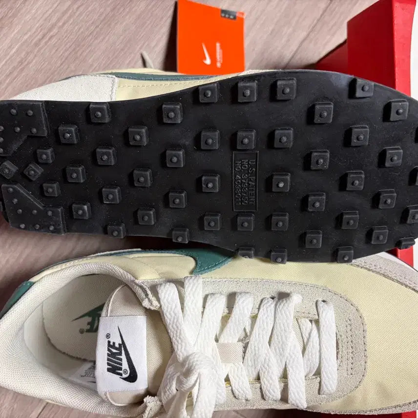 [BUNJANG] Nike Daybreak Ivory Green Sneakers / 나이키 데이브레이크 아이보리 그린 스니커즈