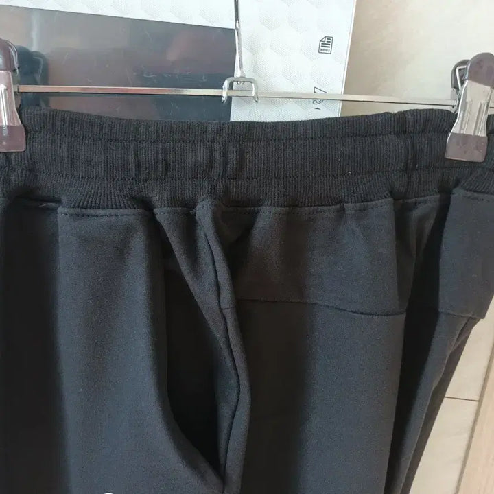 [SOLD OUT] 내셔널지오그래픽 춘추용  조거타잎 면바지 L 새상품 블랙
