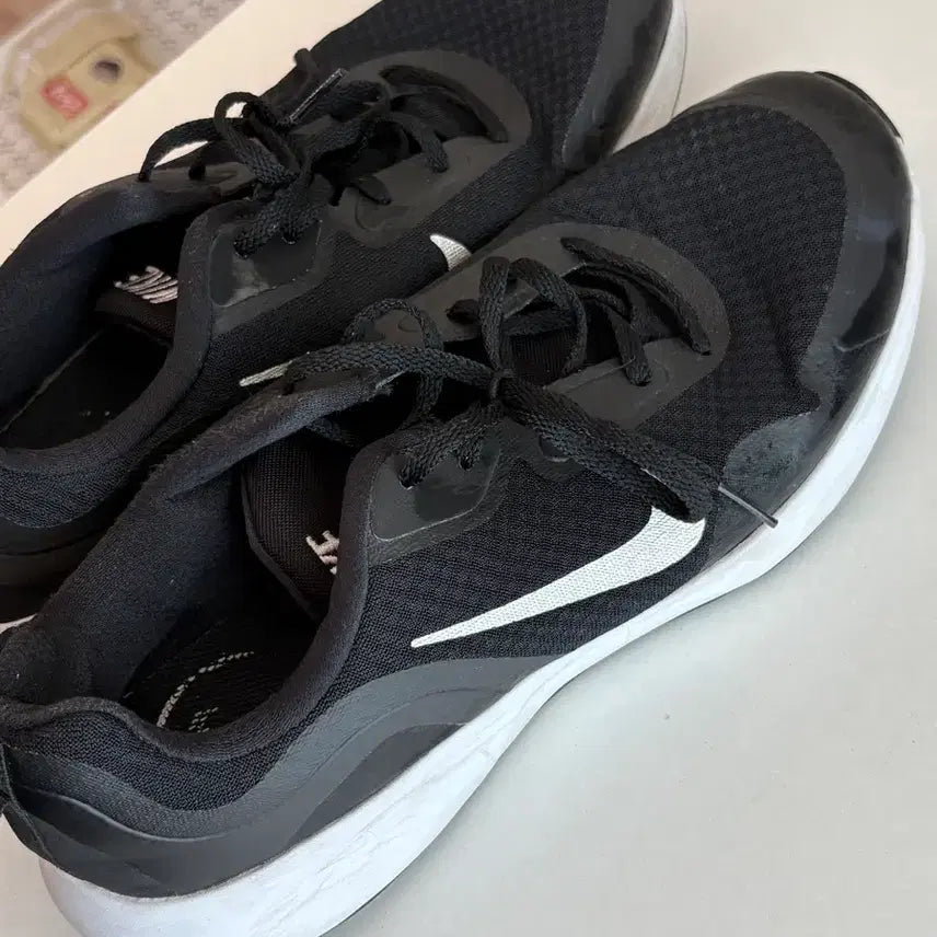 [BUNJANG] Nike Revolution 7 Black/White Sneakers / 나이키 레볼루션7 280