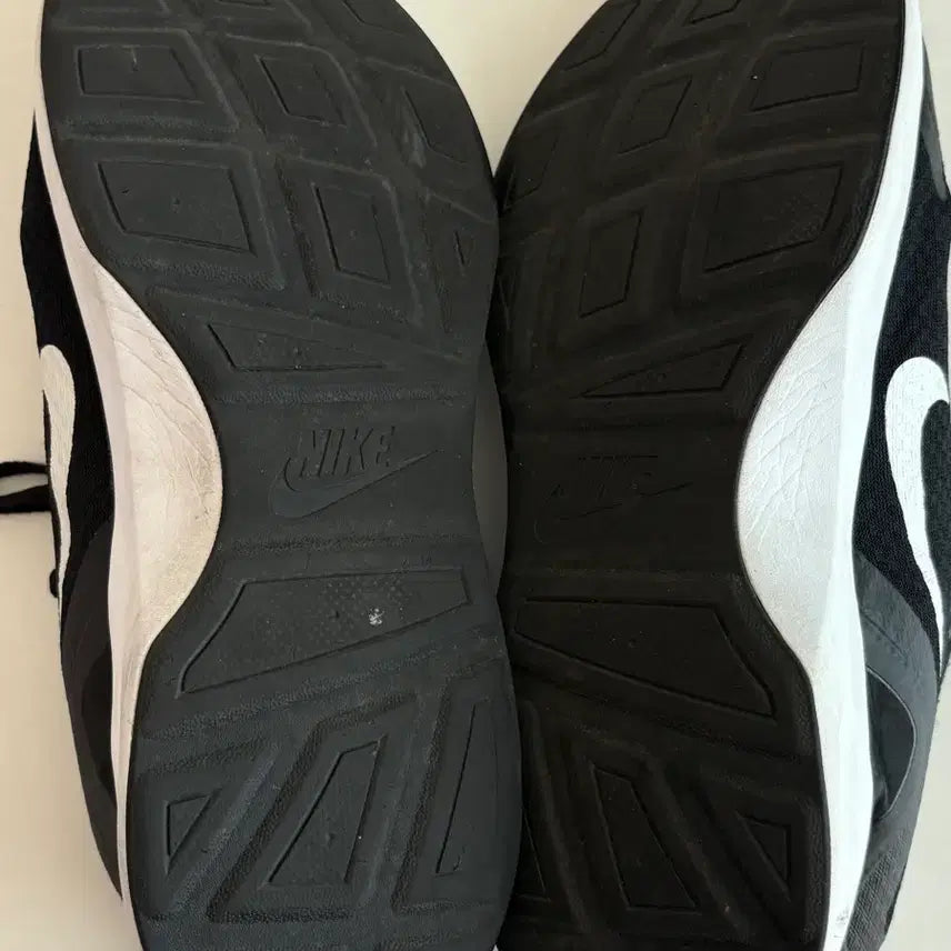 [BUNJANG] Nike Revolution 7 Black/White Sneakers / 나이키 레볼루션7 280
