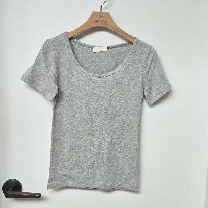 [BUNJANG] Gray Round Neck Short Sleeve T-shirt / 그레이 라운드 반팔
