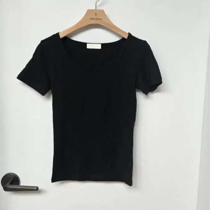 [SOLD OUT] 블랙 라운드 반팔