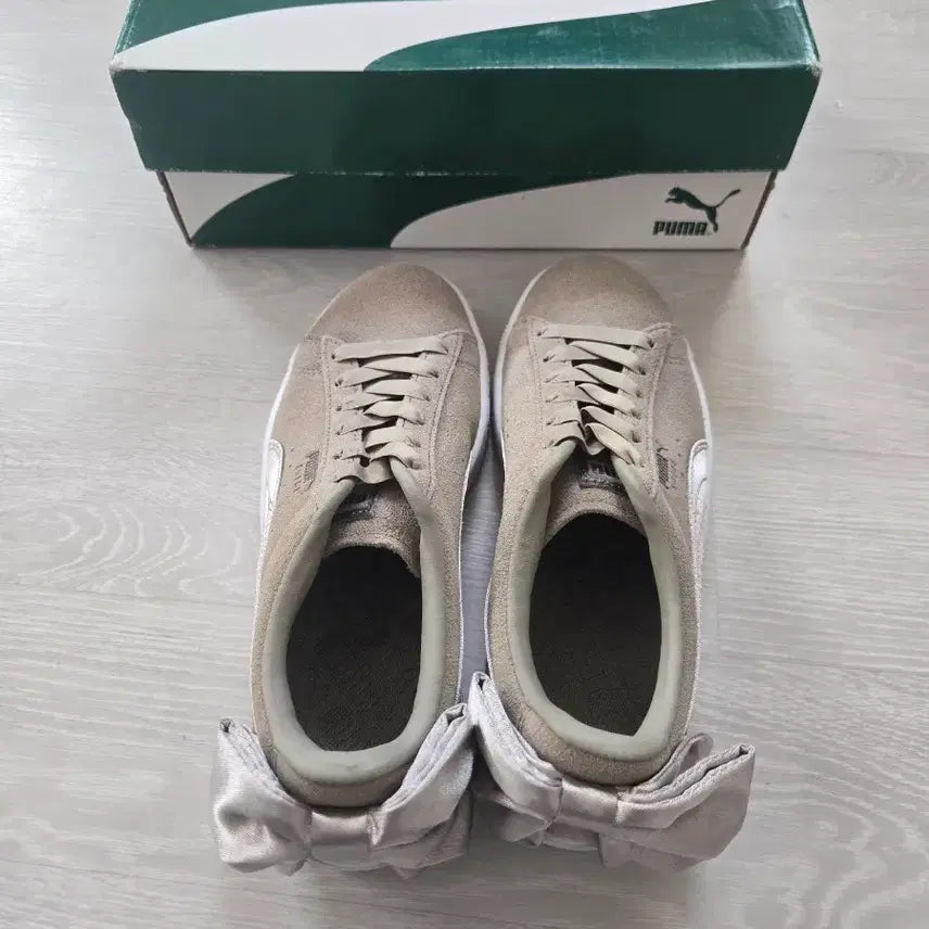 [SOLD OUT] 푸마 스웨이드 백 리본 운동화. 새상품입니다