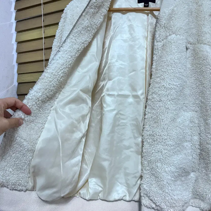 [BUNJANG] Guess Ivory Boucle Blouson Jacket - Women&