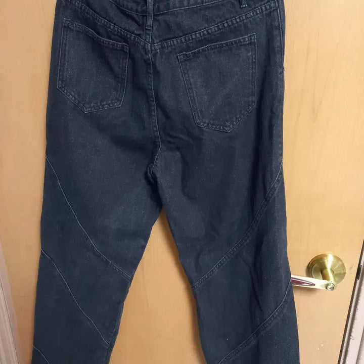 [SOLD OUT] 블랙 워싱 데님 배기 팬츠
