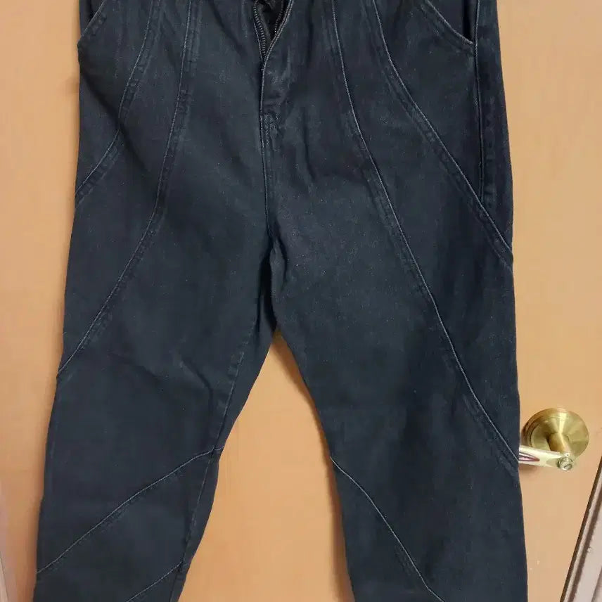 [SOLD OUT] 블랙 워싱 데님 배기 팬츠