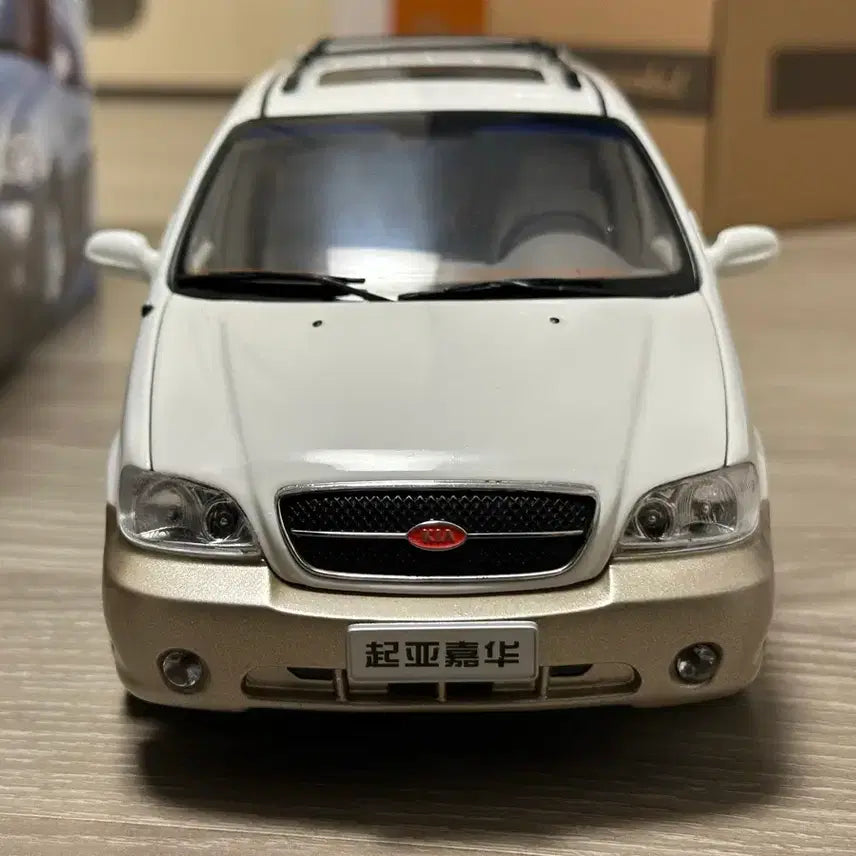 [BUNJANG] CM Kia Carnival 2 White Diecast Model Car / 1:18 CM 기아 카니발2 화이트 다이캐스트 판매