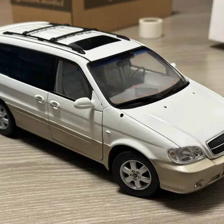 [BUNJANG] CM Kia Carnival 2 White Diecast Model Car / 1:18 CM 기아 카니발2 화이트 다이캐스트 판매
