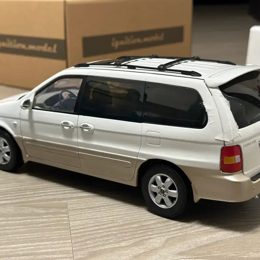 [BUNJANG] CM Kia Carnival 2 White Diecast Model Car / 1:18 CM 기아 카니발2 화이트 다이캐스트 판매
