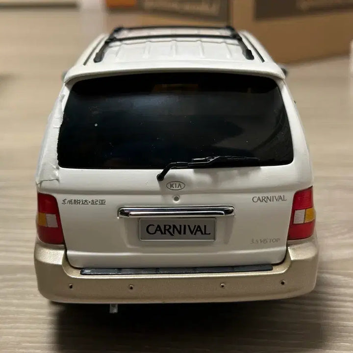 [BUNJANG] CM Kia Carnival 2 White Diecast Model Car / 1:18 CM 기아 카니발2 화이트 다이캐스트 판매
