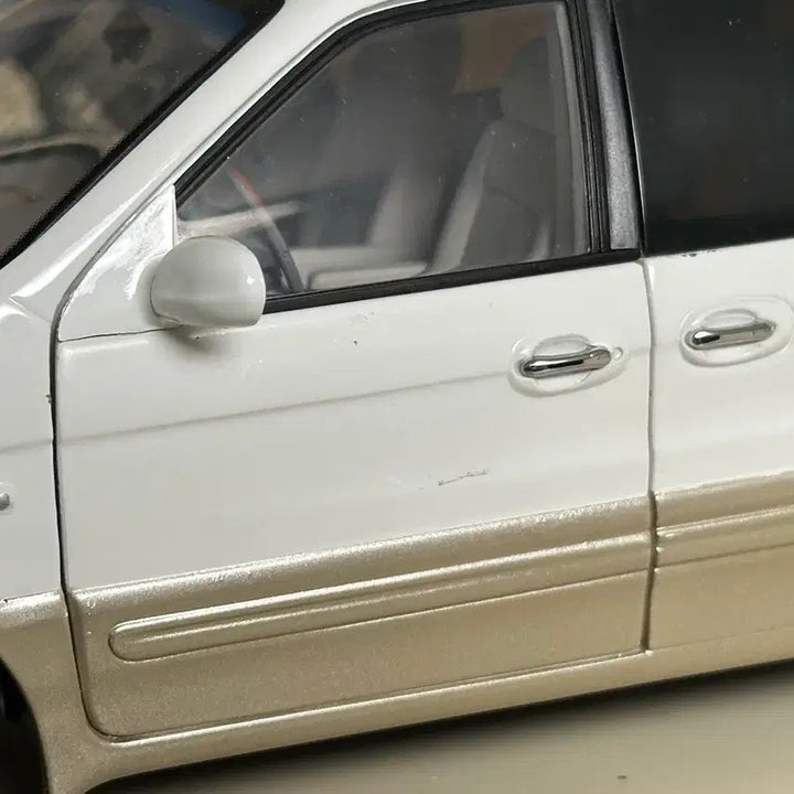 [BUNJANG] CM Kia Carnival 2 White Diecast Model Car / 1:18 CM 기아 카니발2 화이트 다이캐스트 판매