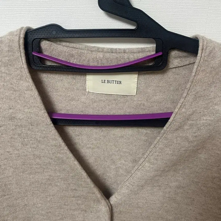 [BUNJANG] LE BUTTER V-Neck Cashmere Blend Cardigan / LE BUTTER 르버터 브이넥 가디건
