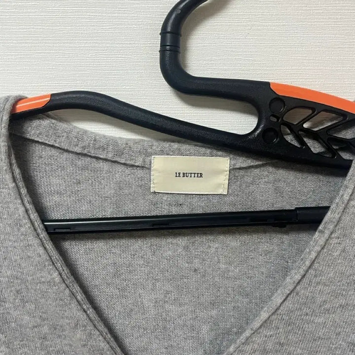[BUNJANG] LE BUTTER V-Neck Cashmere Blend Cardigan / LE BUTTER 르버터 브이넥 가디건