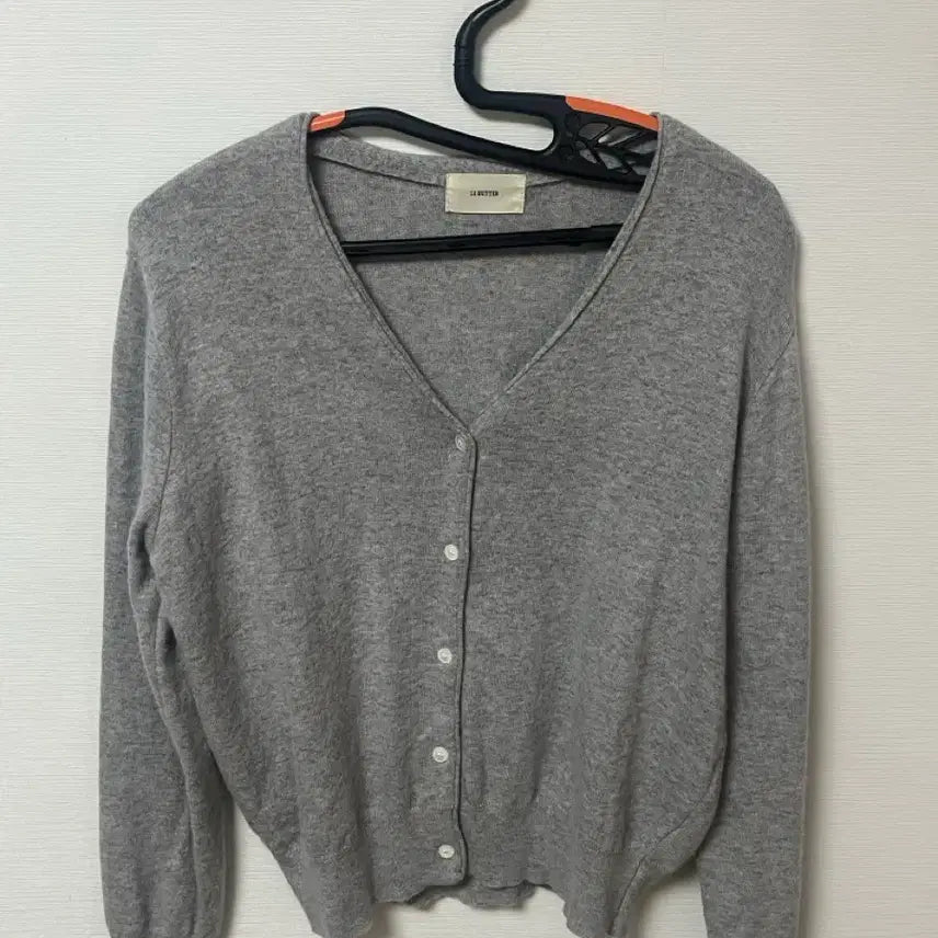 [BUNJANG] LE BUTTER V-Neck Cashmere Blend Cardigan / LE BUTTER 르버터 브이넥 가디건