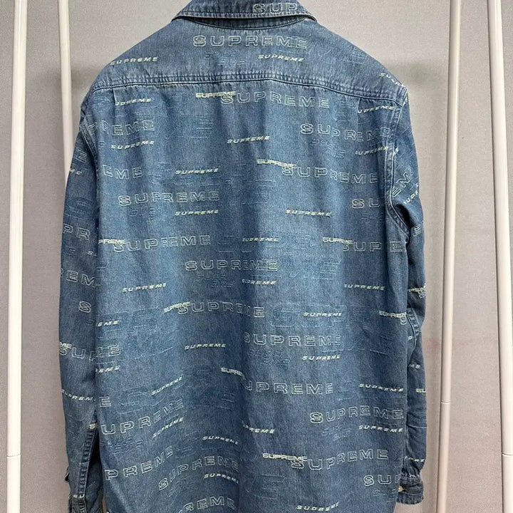 [BUNJANG] Supreme Dimensions Logo Denim Shirt Blue L / 19FW 슈프림 디멘션스 로고 데님 셔츠 블루 L