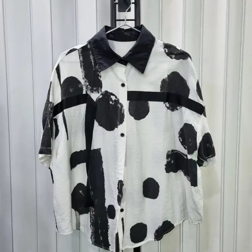 [BUNJANG] White Black Print Short Sleeve Shirt / 화이트 블랙 프린트 반팔 셔츠