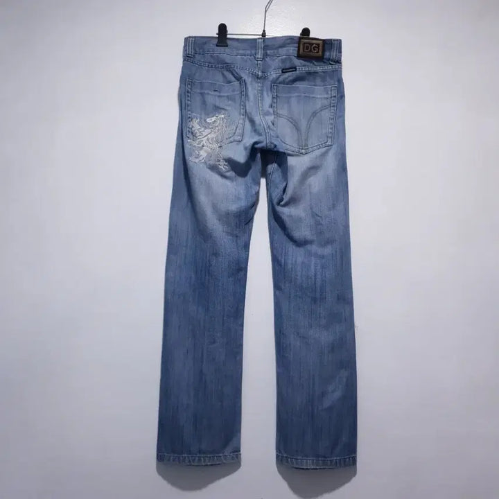 [BUNJANG] Dolce &amp; Gabbana Dragon Embroidered DG Silver Plate Washed Denim Jeans / 돌체앤가바나 드래곤 용 자수 DG 실버 플레이트 워싱 데님 팬츠 청바지