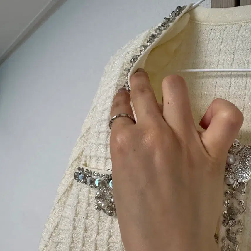 [BUNJANG] White Tweed Cubic Embellished Cardigan / 화이트 트위드 큐빅 장식 가디건