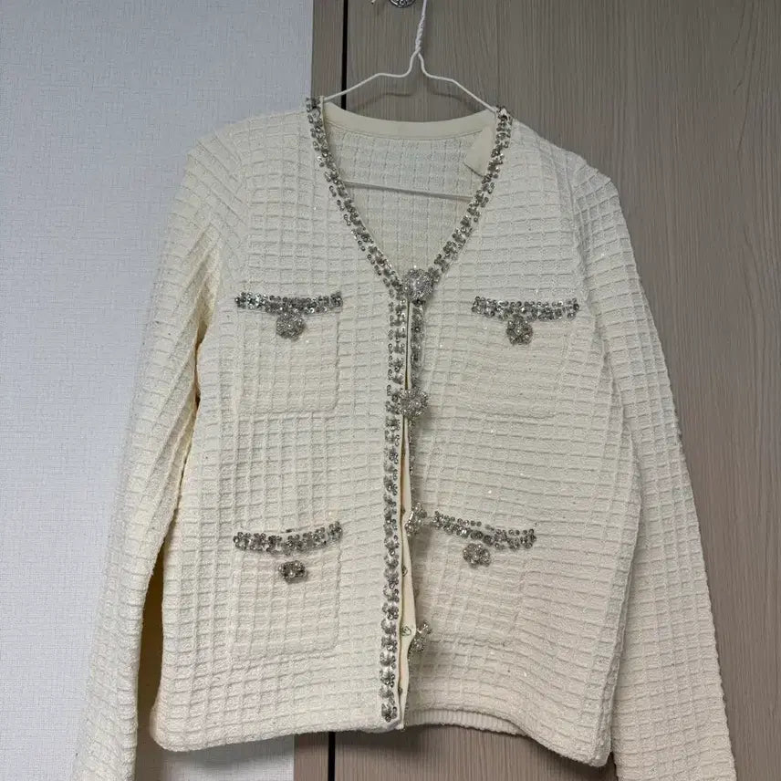 [BUNJANG] White Tweed Cubic Embellished Cardigan / 화이트 트위드 큐빅 장식 가디건