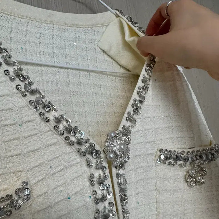 [BUNJANG] White Tweed Cubic Embellished Cardigan / 화이트 트위드 큐빅 장식 가디건