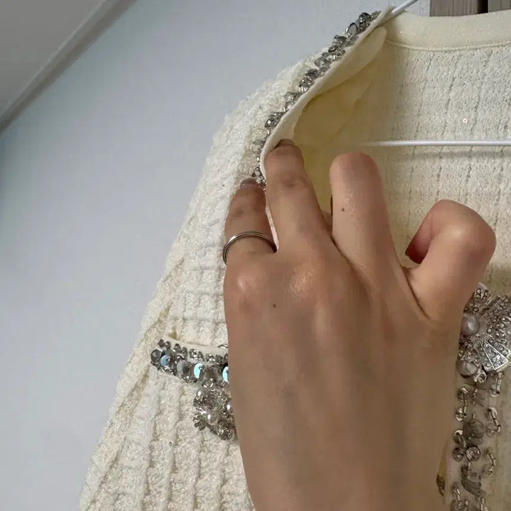 [BUNJANG] White Tweed Cubic Embellished Cardigan / 화이트 트위드 큐빅 장식 가디건
