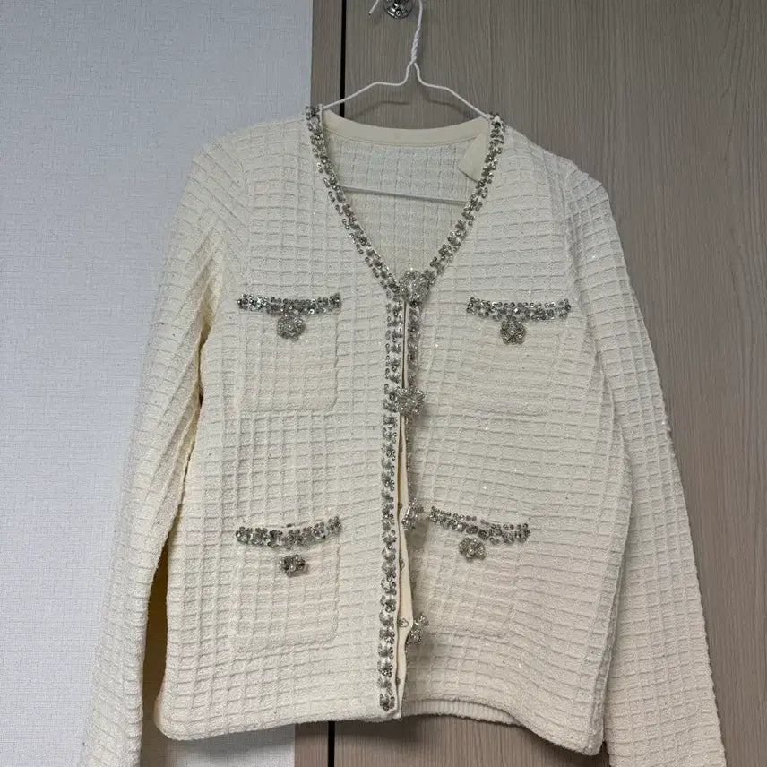 [BUNJANG] White Tweed Cubic Embellished Cardigan / 화이트 트위드 큐빅 장식 가디건