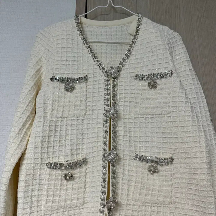 [BUNJANG] White Tweed Cubic Embellished Cardigan / 화이트 트위드 큐빅 장식 가디건