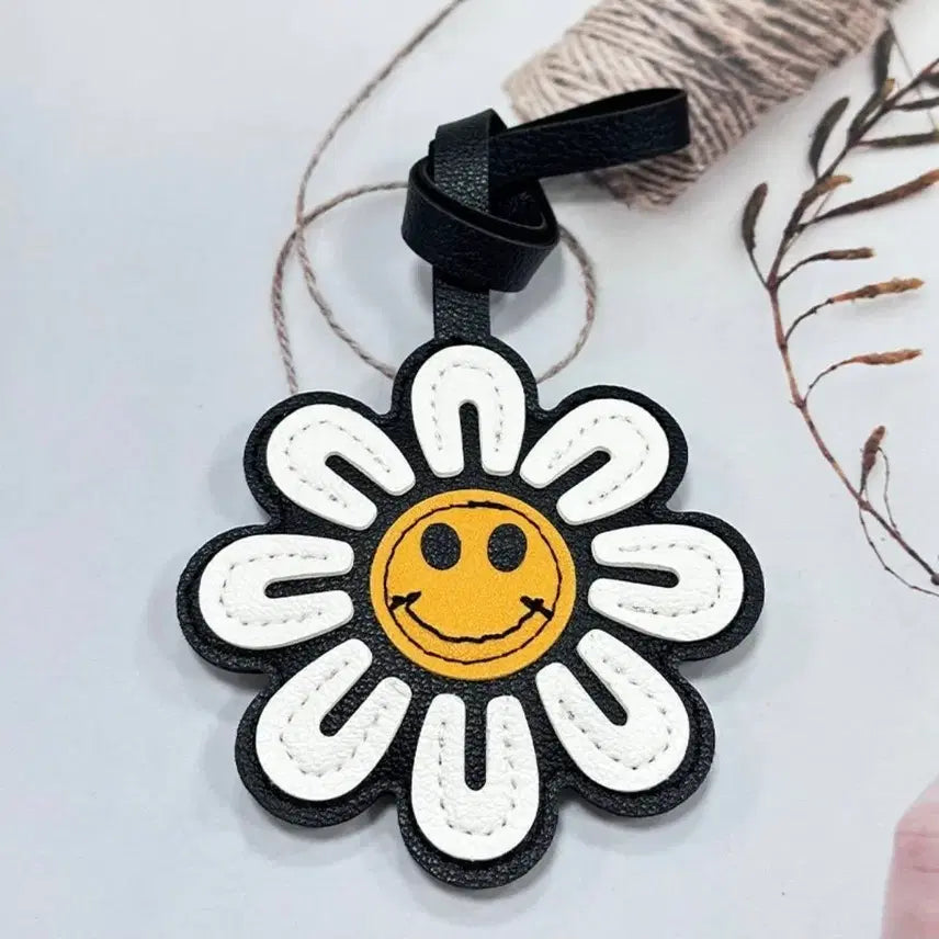 [BUNJANG] Smile Flower Keyring / 스마일 꽃 키링 (새상품 )