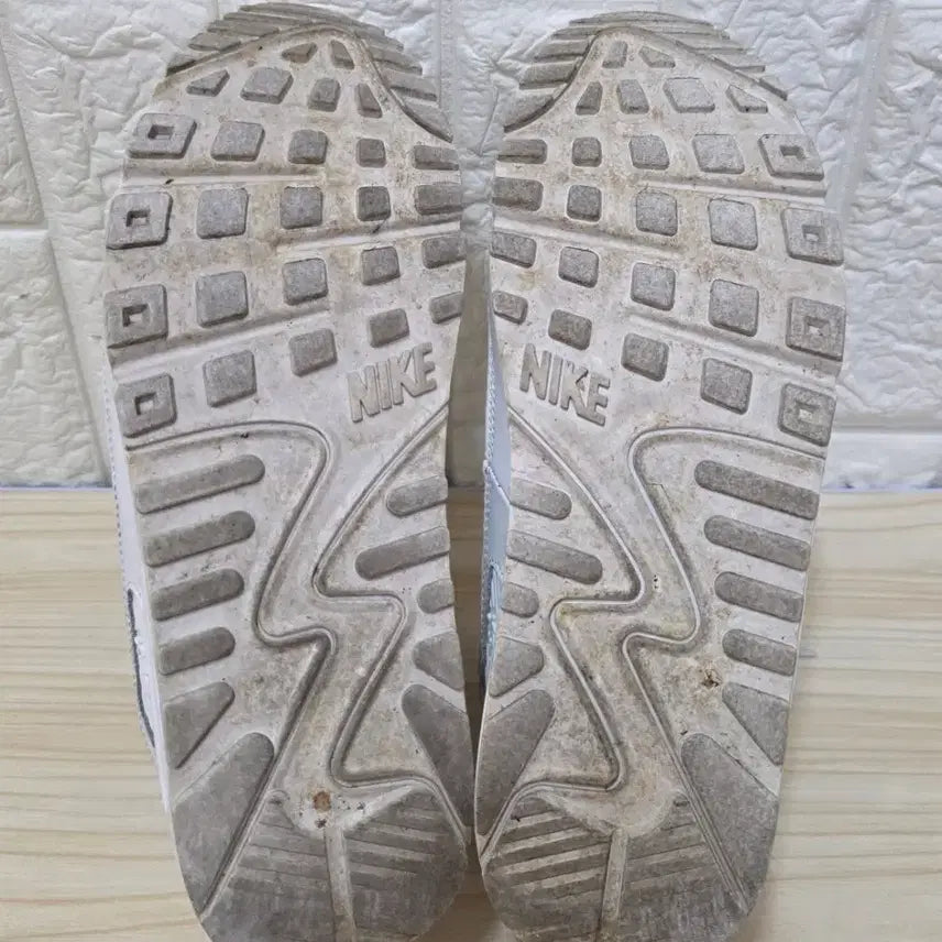 [BUNJANG] Nike Air Max 90 Sneakers / 나이키. 에어맥스90. 275