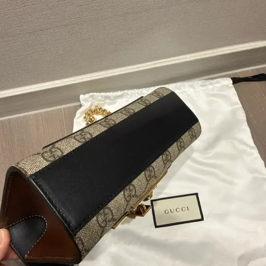 [BUNJANG] Gucci Padlock GG Supreme Chain Bag Small / 구찌 패드락 GG 수프림 체인백 스몰