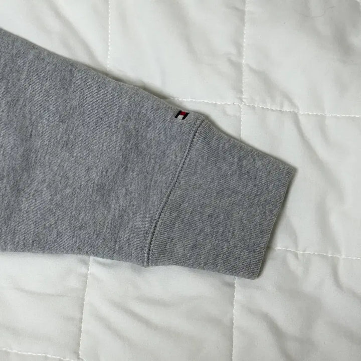 [BUNJANG] Tommy Hilfiger Semi-crop Sweatshirt / 타미힐피거 세미크롭 맨투맨, M