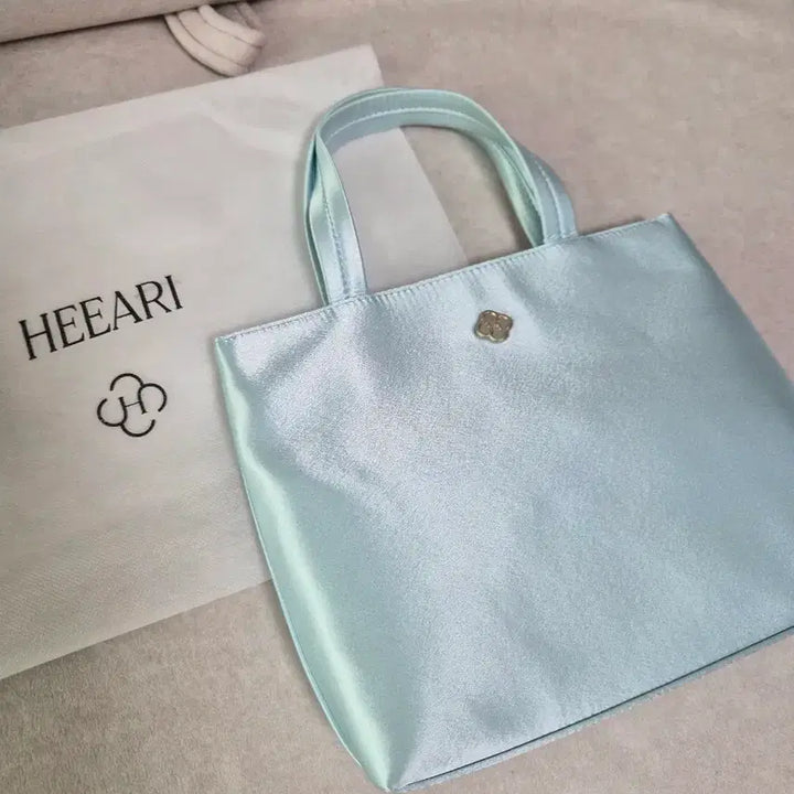 [SOLD OUT] 택포>히어리 마리 실크 토트백 블루