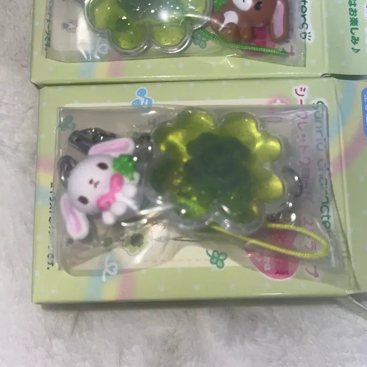 [BUNJANG] Sanrio Shirousa Kurousa Clover Strap Sugar Bunnies / 산리오 시로우사 쿠로우사 헤이세이클로버 네잎클로버 스트랩 슈가바니즈