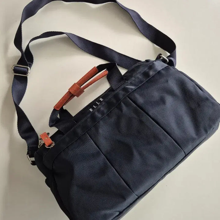 [BUNJANG] Elle Navy Lightweight Simple Crossbody Bag / 크로스백)엘르 가볍고 심플한 크로스백