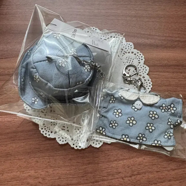 [BUNJANG] Miffy Dick Bruna Blue Flower Bucket Hat, T-Shirt, and Keychain Set / 미피 딕부르너 블루플라워 버킷햇 티셔츠 키링 셋트