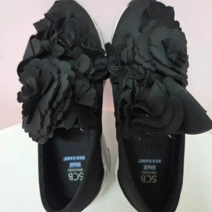 [SOLD OUT] 슈콤마보니 플라워밤 스니커즈 235