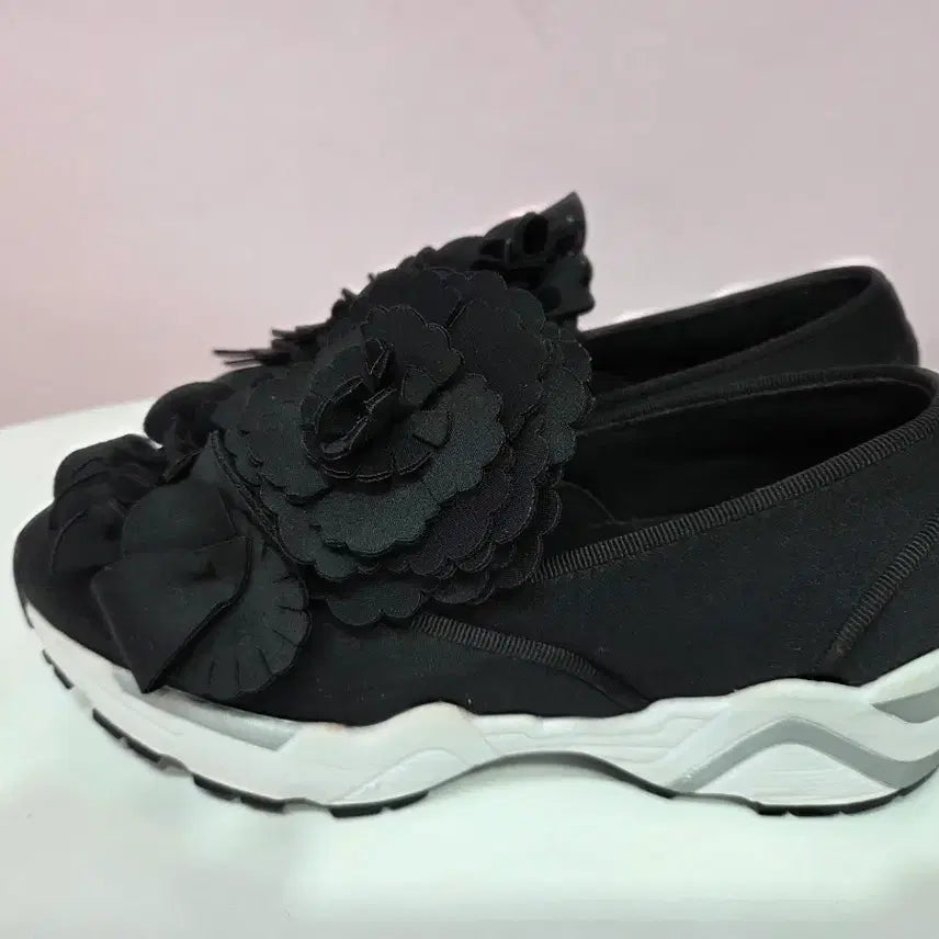 [SOLD OUT] 슈콤마보니 플라워밤 스니커즈 235