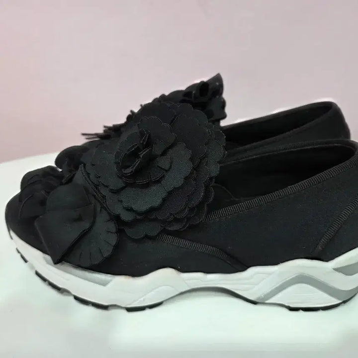 [SOLD OUT] 슈콤마보니 플라워밤 스니커즈 235