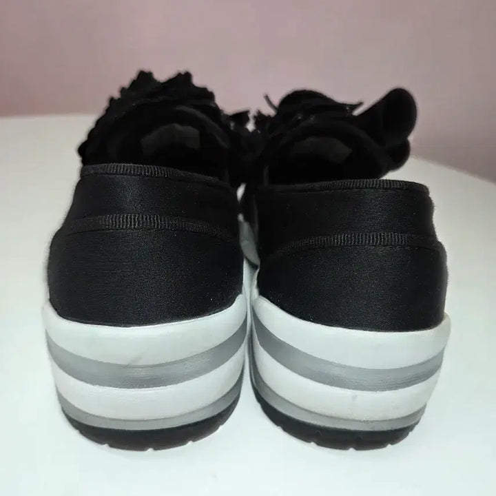 [SOLD OUT] 슈콤마보니 플라워밤 스니커즈 235