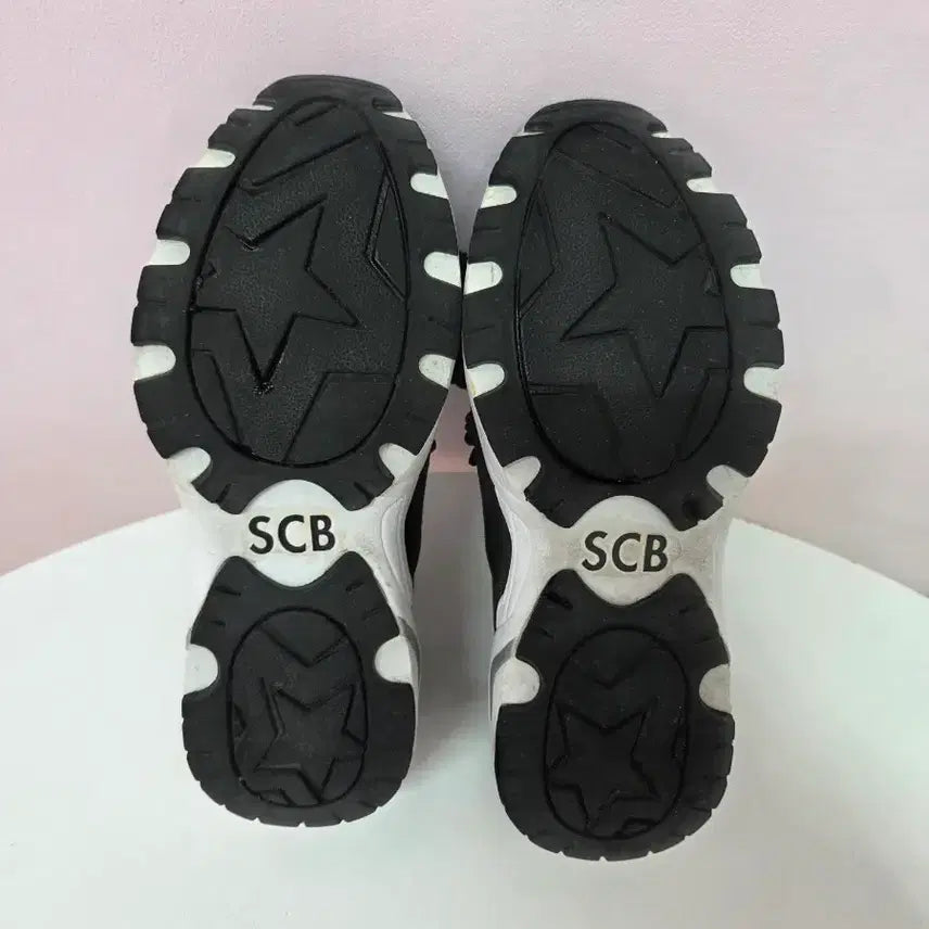 [SOLD OUT] 슈콤마보니 플라워밤 스니커즈 235