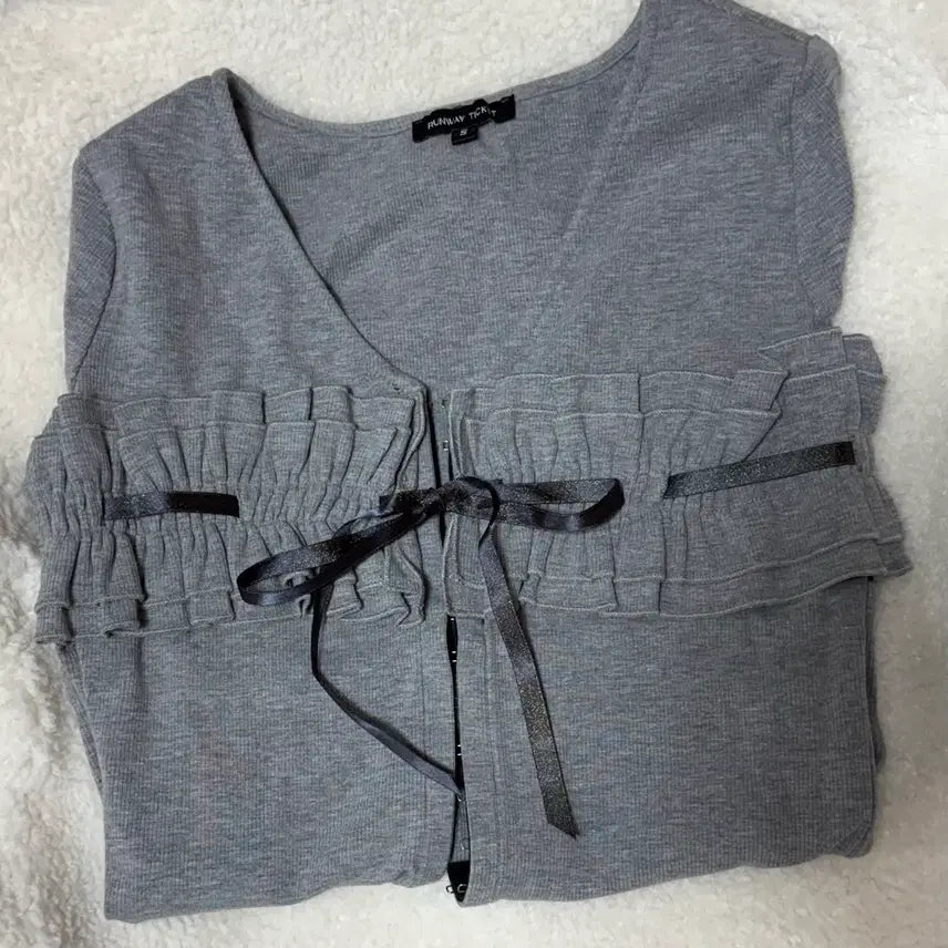 [BUNJANG] Runway Ticket Ending Ribbon Frill Cardigan / 런웨이티켓 ending ribbon frill cardigan