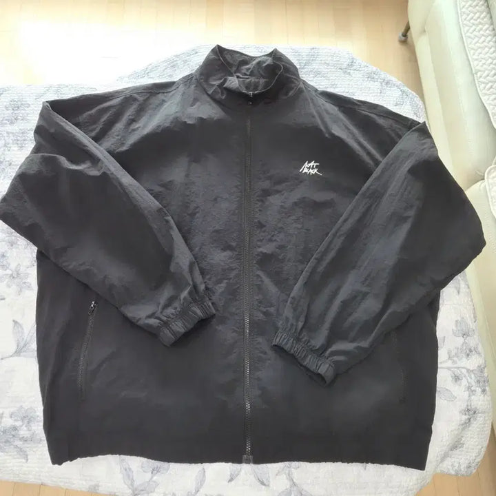 [SOLD OUT] 멧블랙 바람막이 자켓 블랙색상 XL