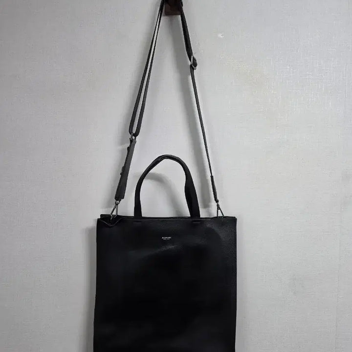 [BUNJANG] Jill Stuart Black Leather Tote and Crossbody Bag / 질스튜어트 블랙 가죽 토트백 겸 크로스백